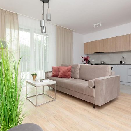 Stacja Wola Apartment Guminska By Noclegi Renters Варшава Екстериор снимка