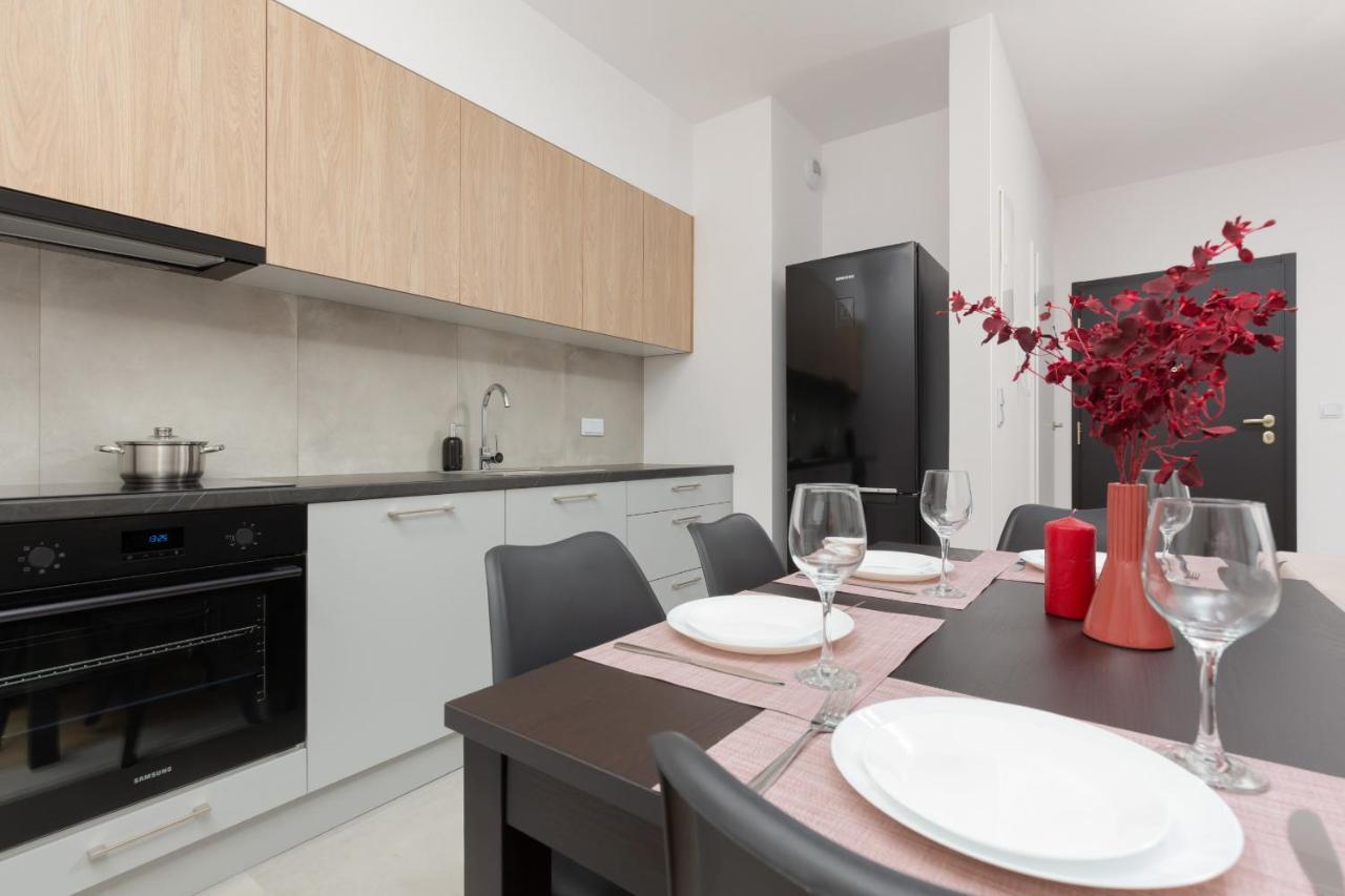 Stacja Wola Apartment Guminska By Noclegi Renters Варшава Екстериор снимка