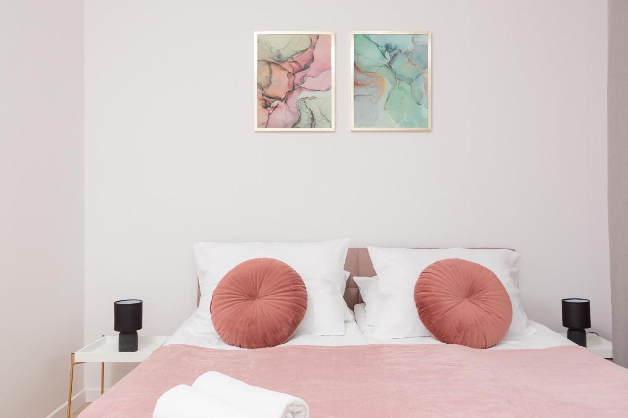 Stacja Wola Apartment Guminska By Noclegi Renters Варшава Екстериор снимка
