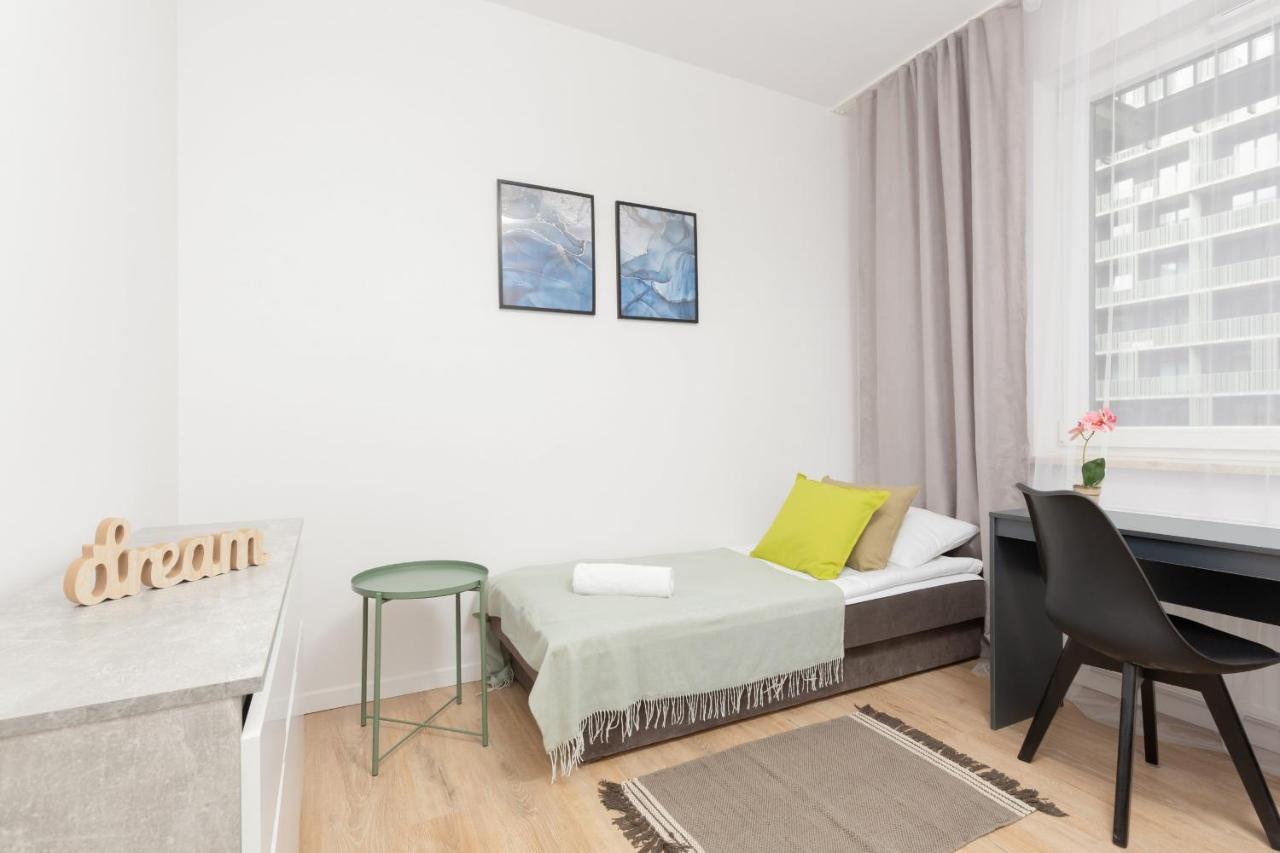 Stacja Wola Apartment Guminska By Noclegi Renters Варшава Екстериор снимка